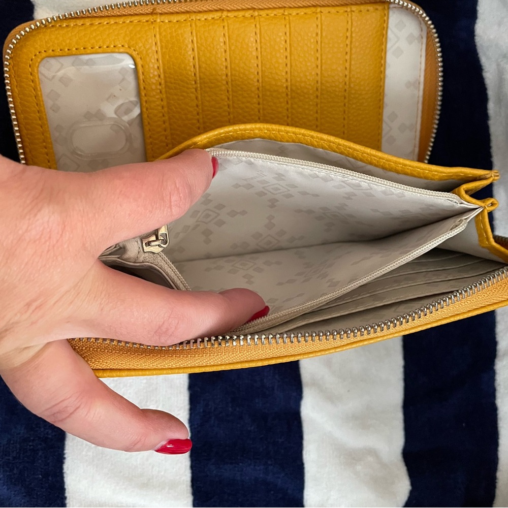 Thirty-One Yellow Wallet - Picture 5 of 5